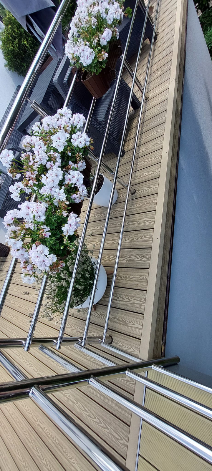 Balkon Honig Teak 3D – warmer Stil und pflegeleichter Komfort