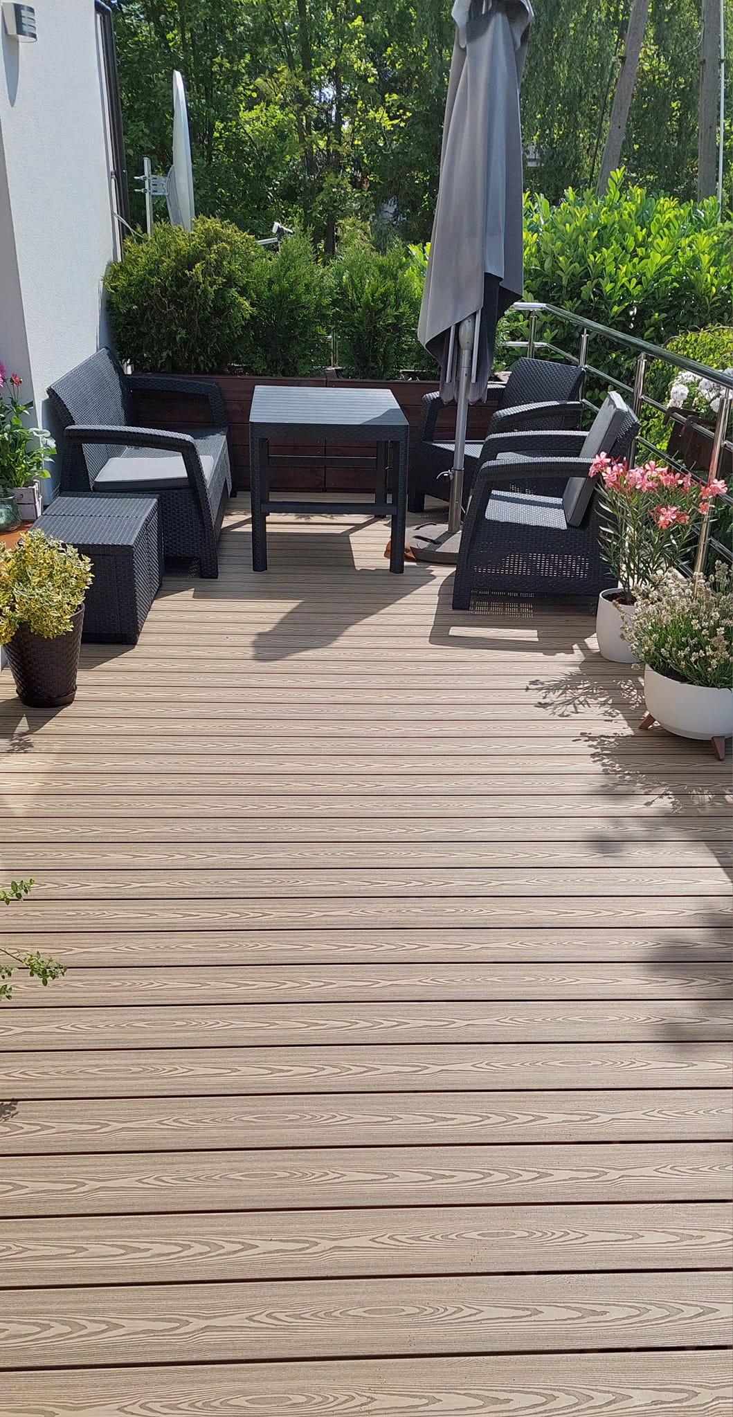 Balkon Honig Teak 3D – warmer Stil und pflegeleichter Komfort