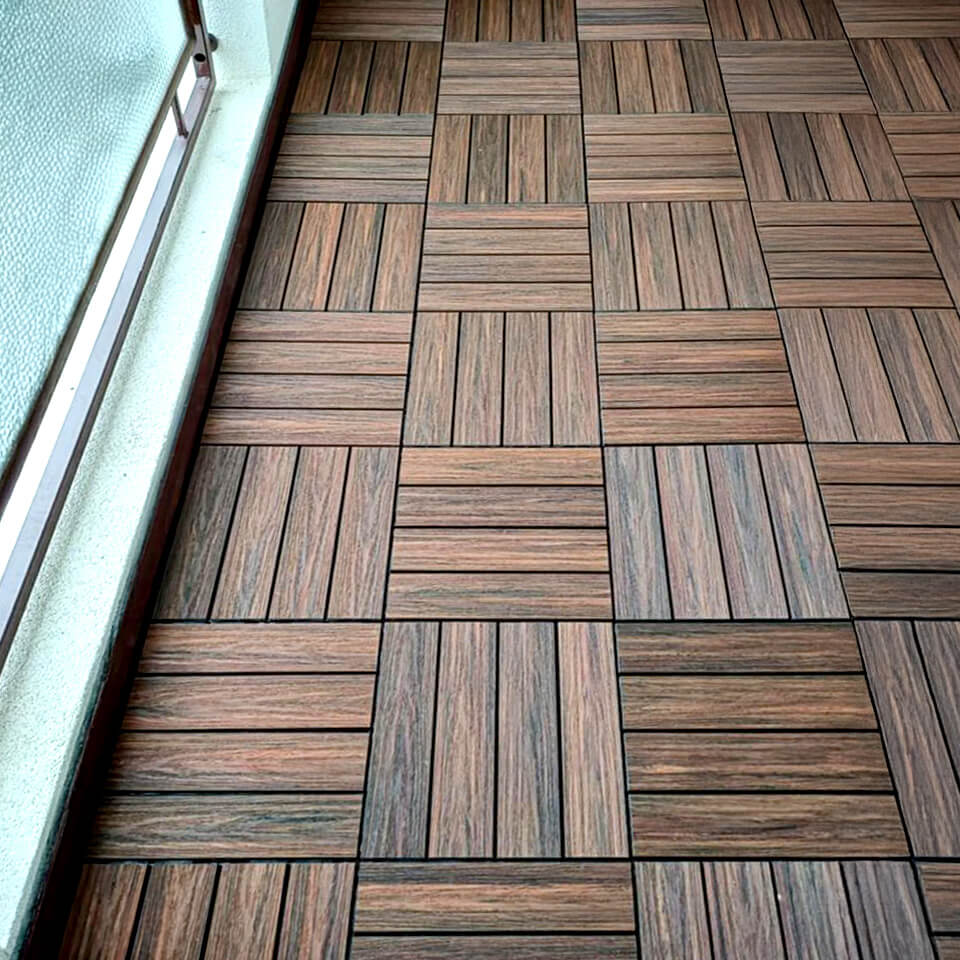 Balkon mit Terrassenfliesen Premium Redwood