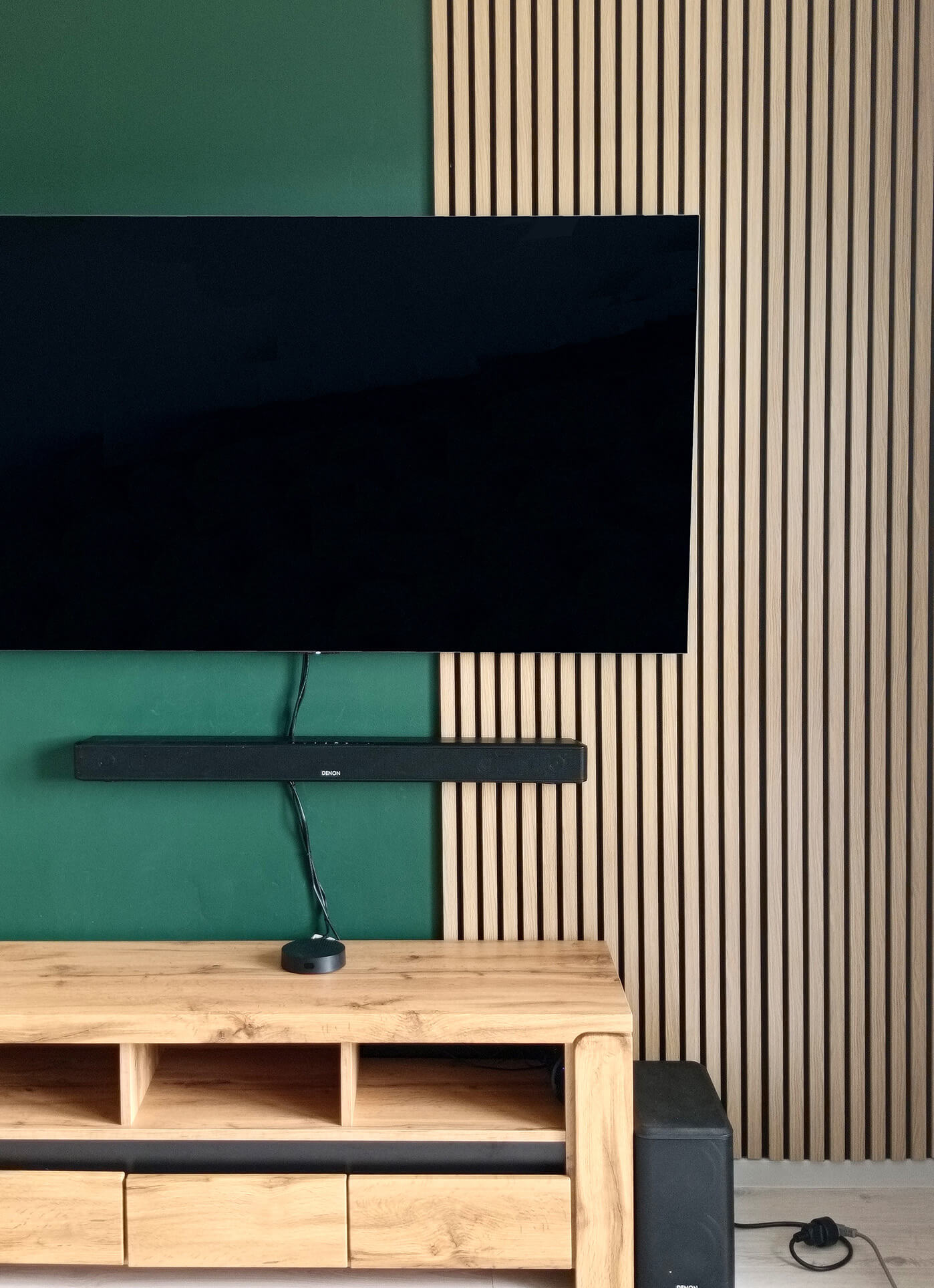 Wohnzimmergestaltung – Akustiklamellen Eiche Sonoma