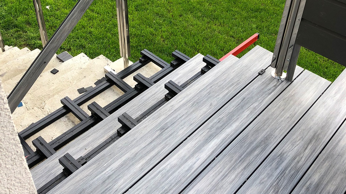 Montage von WPC Terrassendielen Premium Gray/Anthrazit