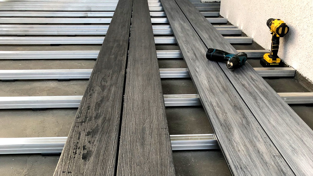 Montage von WPC Terrassendielen Premium Gray/Anthrazit