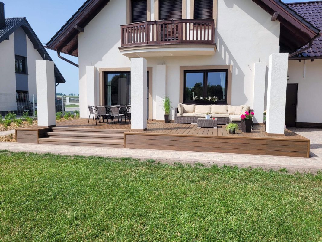 Terrasse aus Premium-Teak-Komposit-Terrassendielen