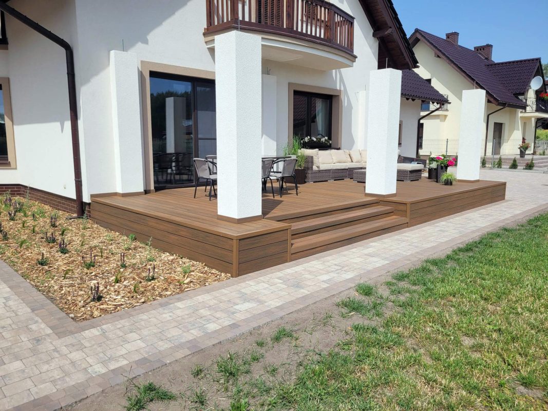 Terrasse aus Premium-Teak-Komposit-Terrassendielen