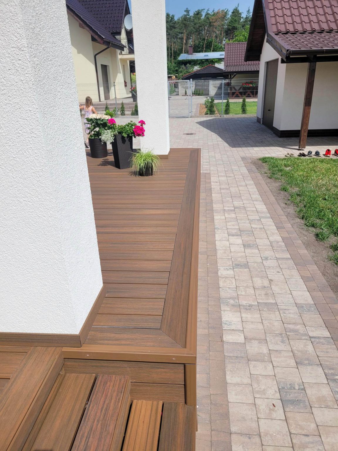Terrasse aus Premium-Teak-Komposit-Terrassendielen