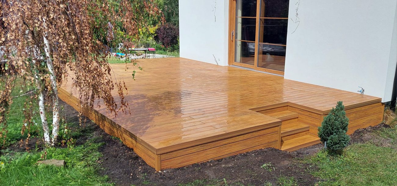 Terrasse mit Stufen – Amber Premium Verbund-Terrassendielen