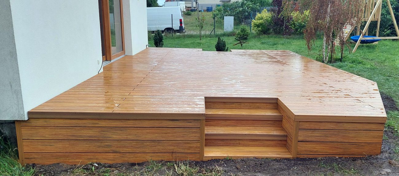 Terrasse mit Stufen – Amber Premium Verbund-Terrassendielen