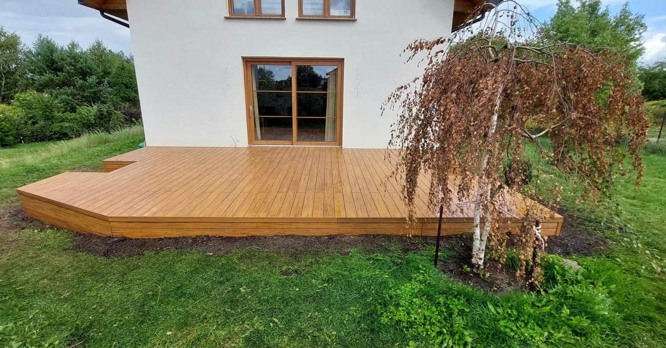 Terrasse mit Stufen – Amber Premium Verbund-Terrassendielen