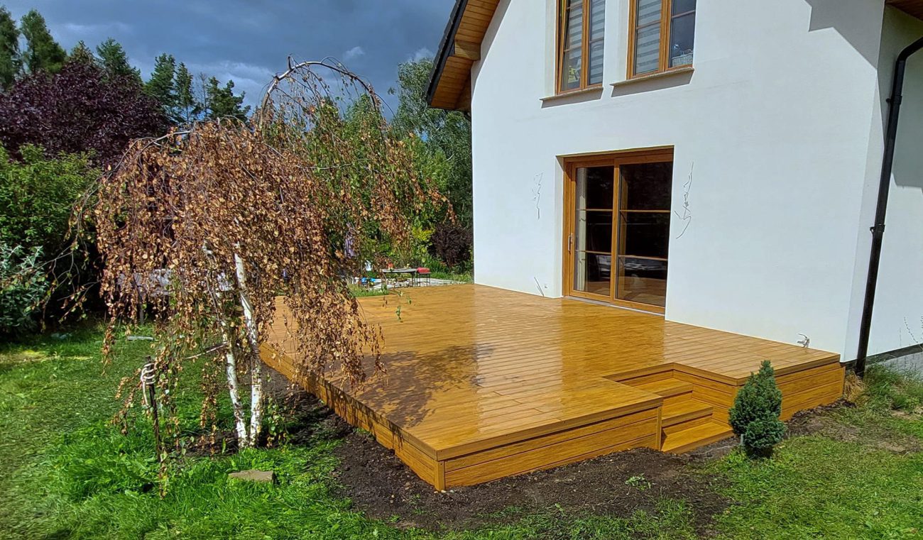 Terrasse mit Stufen – Amber Premium Verbund-Terrassendielen