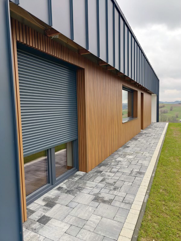 Hausfassade – 3D Fassadenlamellen Amber