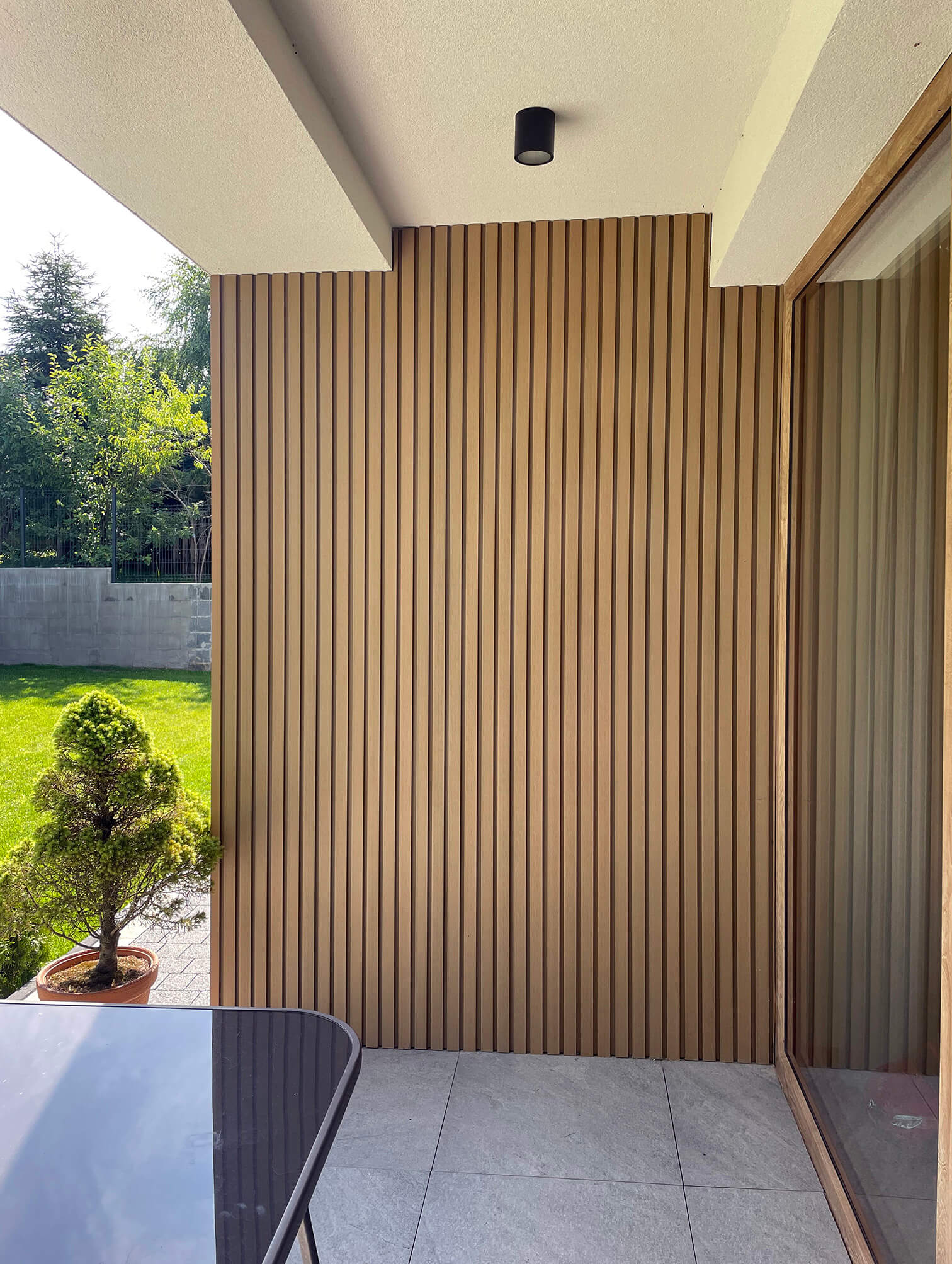 Lamellenfassade – Verbundlamellen, Eiche