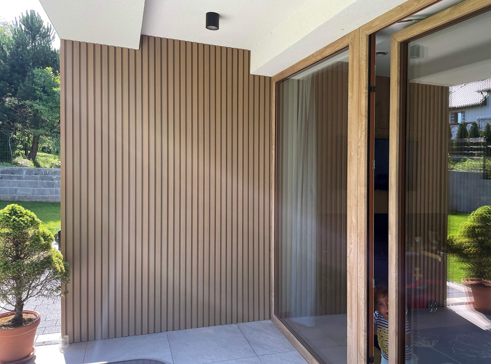 Lamellenfassade – Verbundlamellen, Eiche