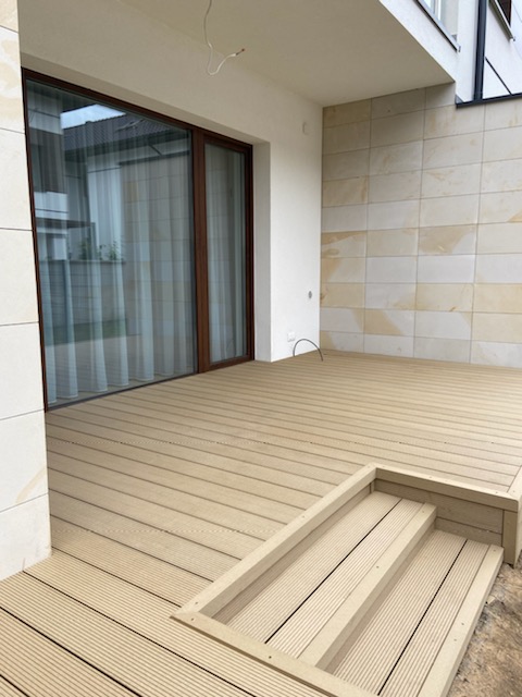 Terrasse mit Verbunddielen Standard Honig-Teak