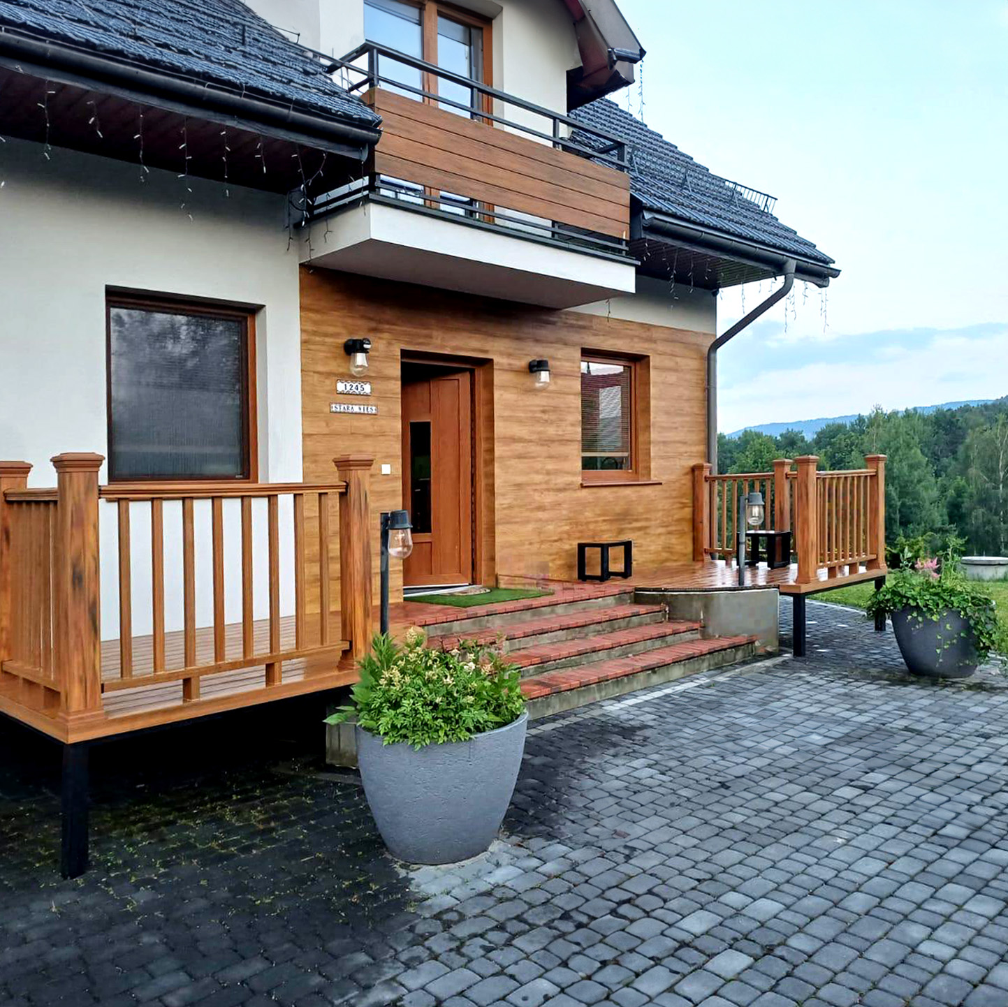 Kompakte Eingangsterrasse mit Geländer Amber Premium