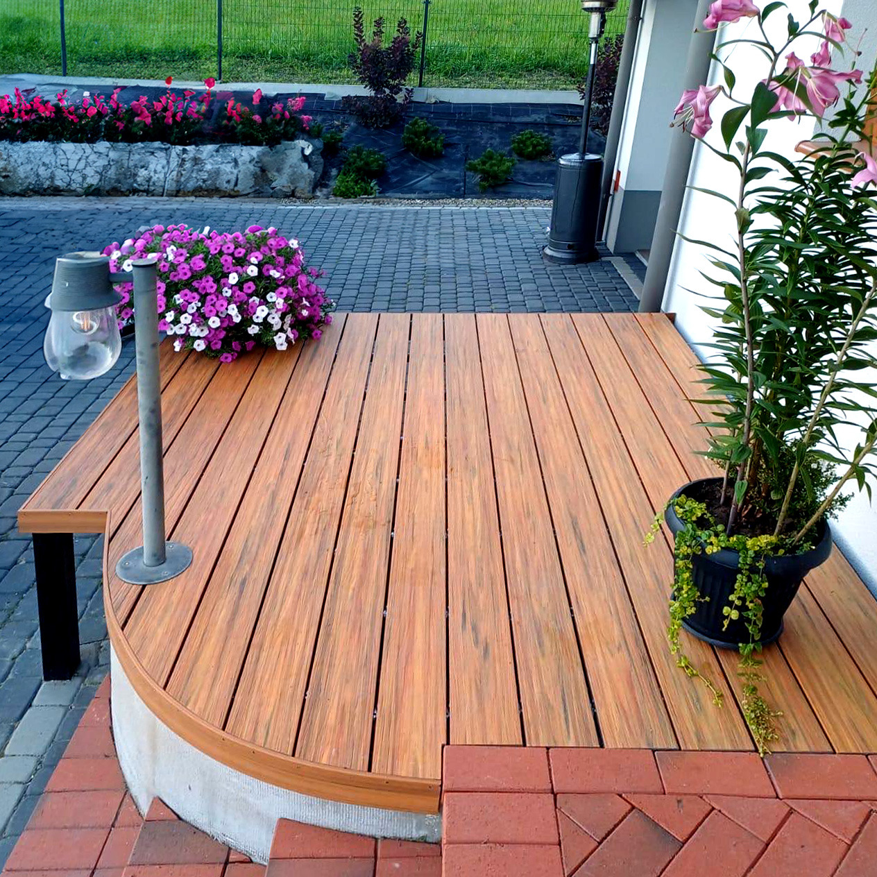 Kompakte Eingangsterrasse mit Geländer Amber Premium