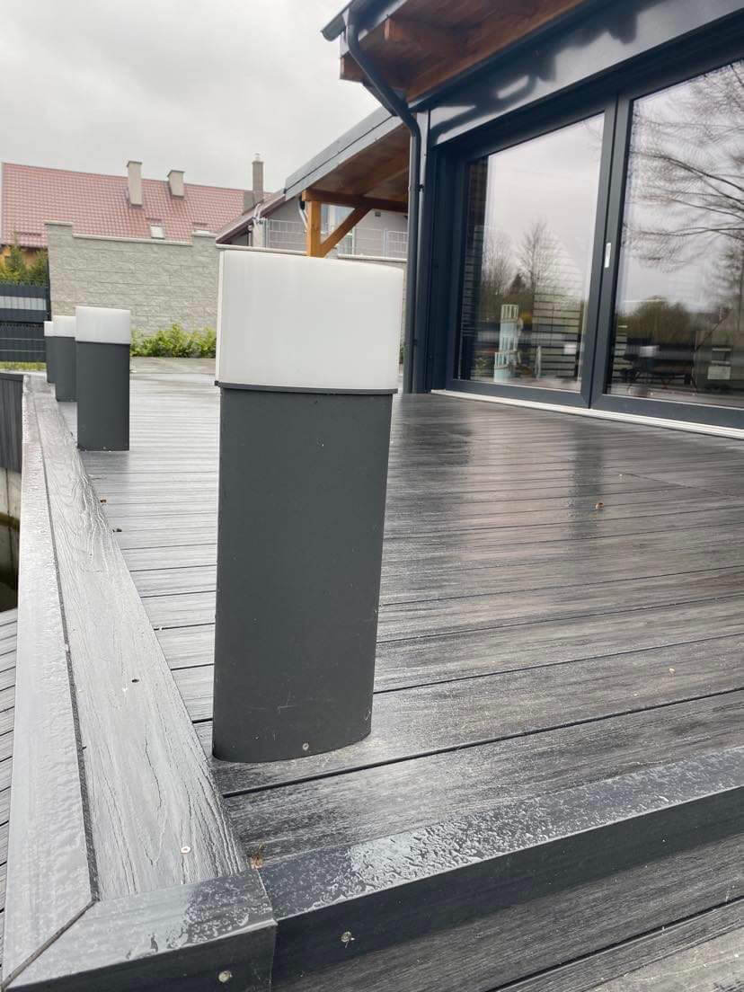 Terrasse mit Treppe – Komposit-Terrassendiele Premium Anthrazit