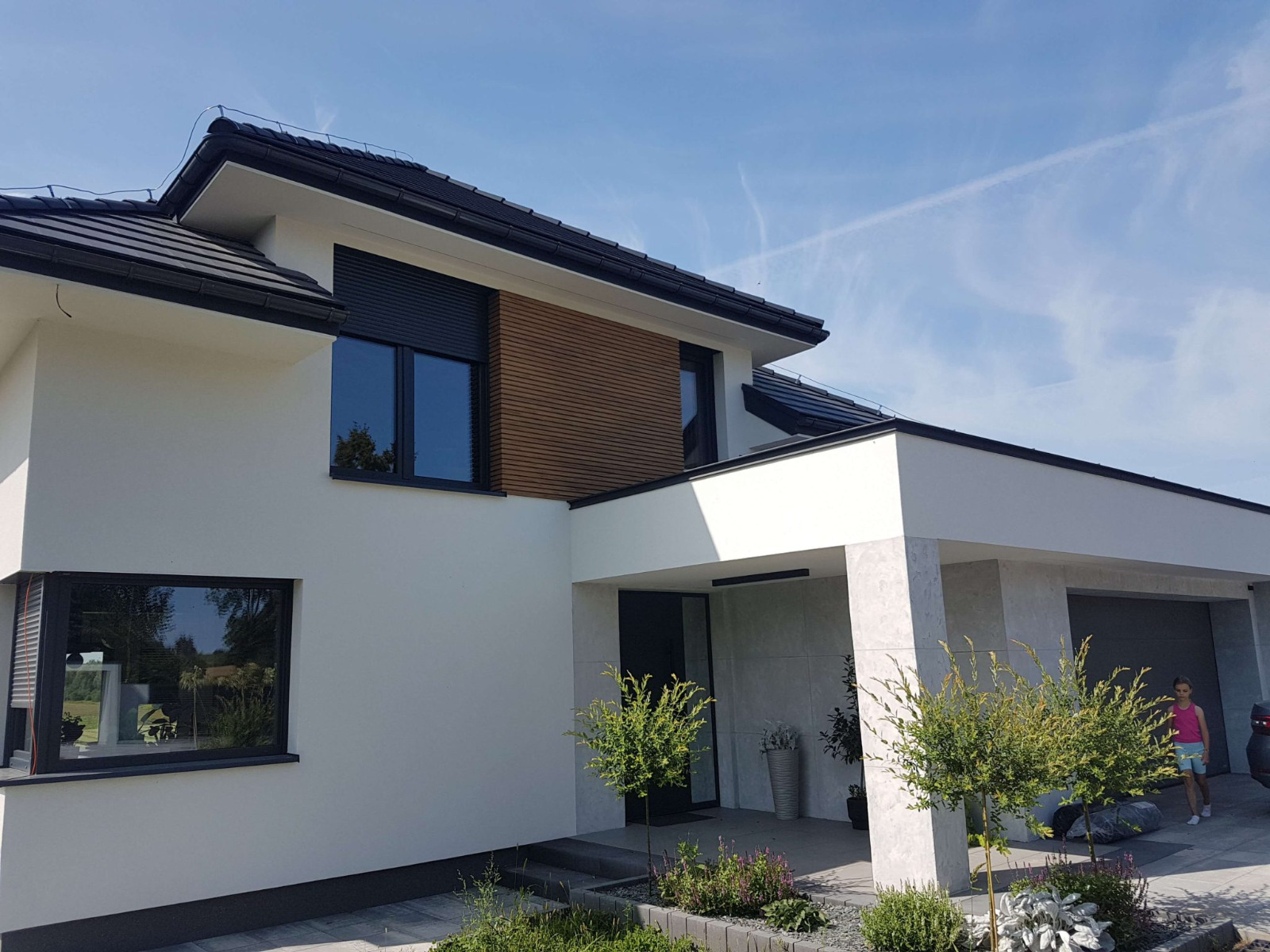 Lamellen an der Fassade in der Hauptrolle – neue Farbe: Eiche Winchester