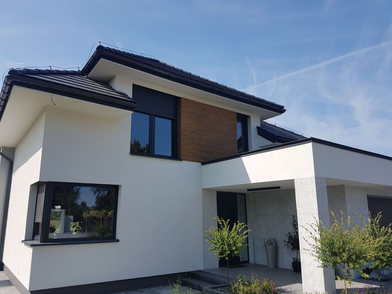 Lamellen an der Fassade in der Hauptrolle – neue Farbe: Eiche Winchester