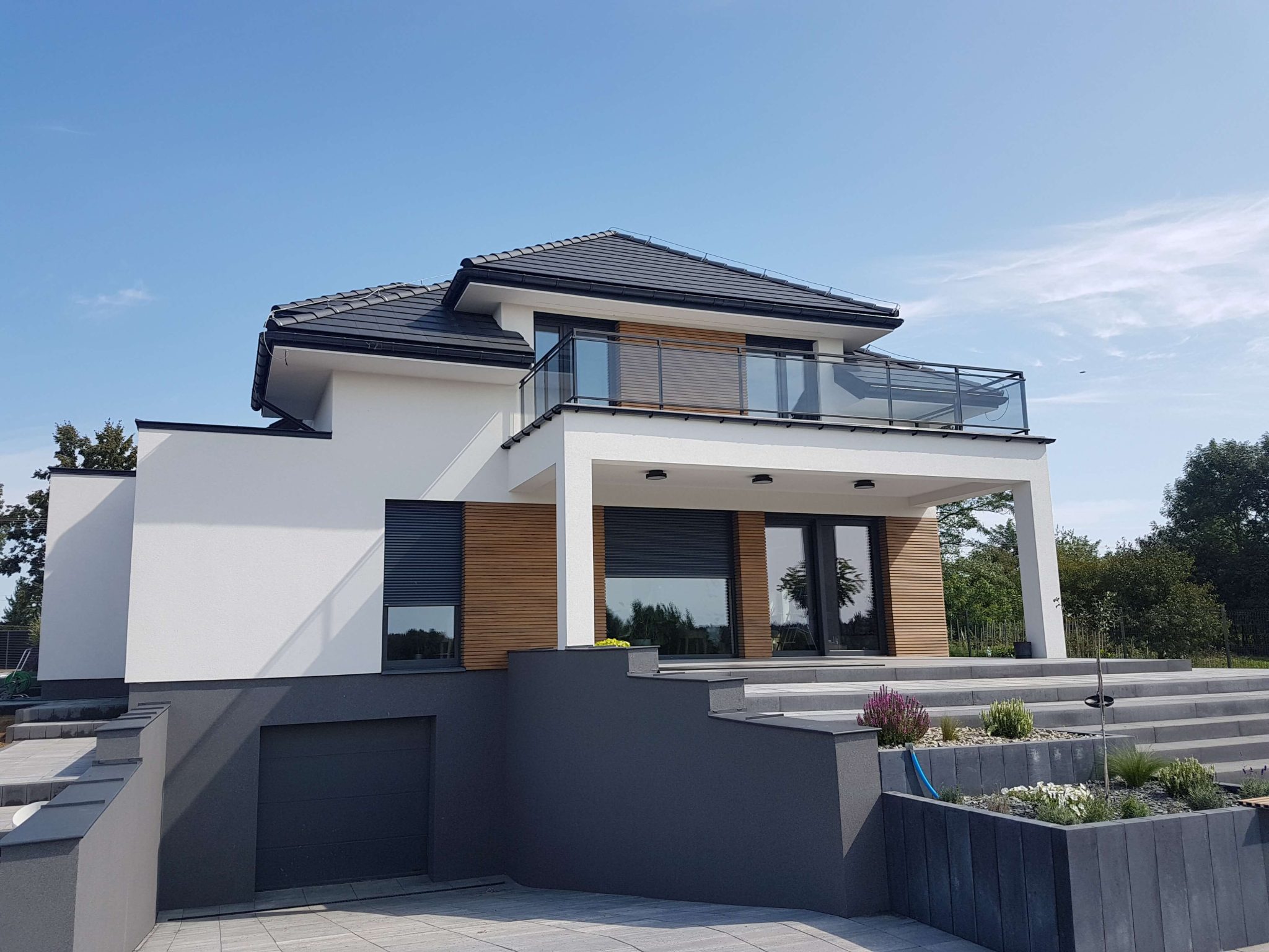 Lamellen an der Fassade in der Hauptrolle – neue Farbe: Eiche Winchester