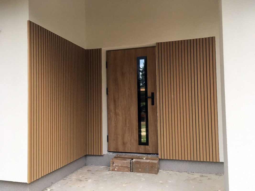 Fassade aus WPC 4-fach Rhombusprofil Eiche