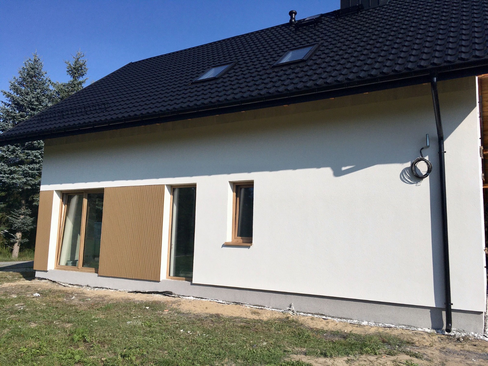 Fassade aus WPC 4-fach Rhombusprofil Eiche
