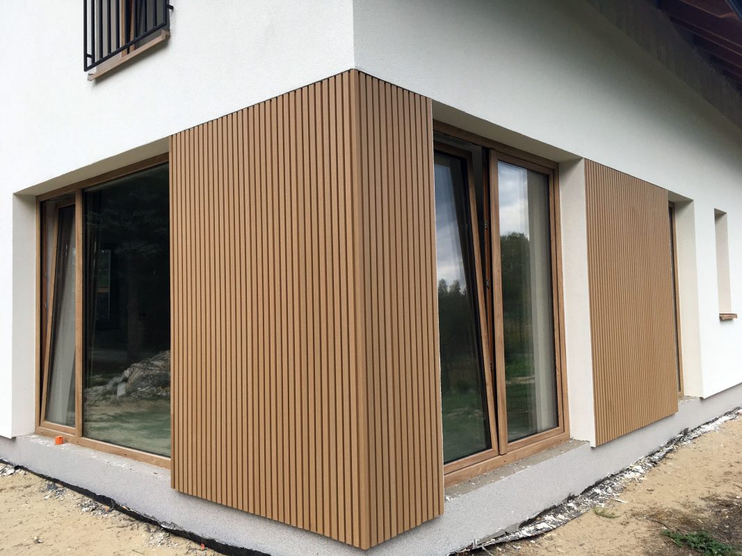 Fassade aus WPC 4-fach Rhombusprofil Eiche