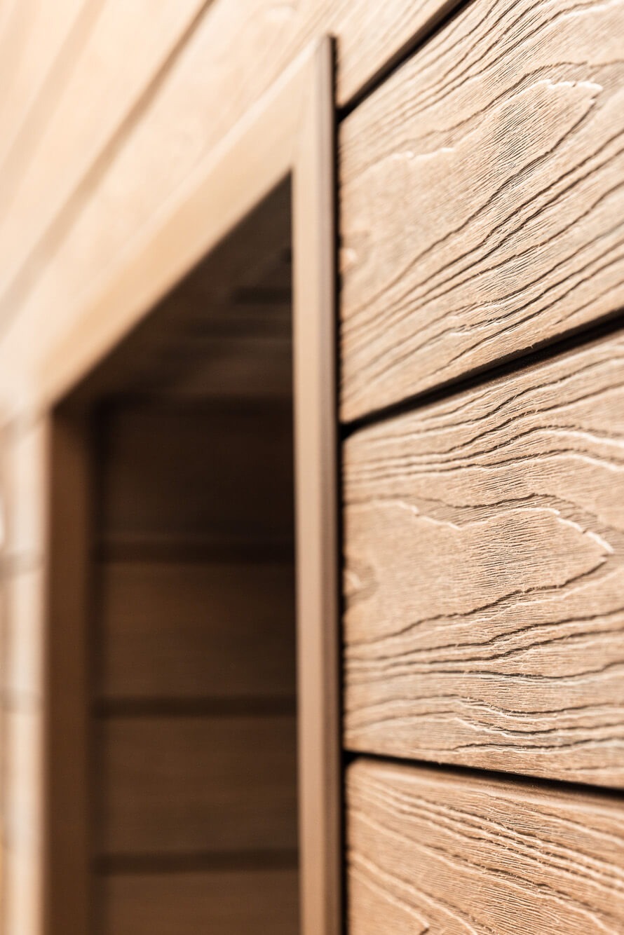 Ausstellung im Ausstellungsraum in Rumia - Lamellenplatten und Paneele aus WPC