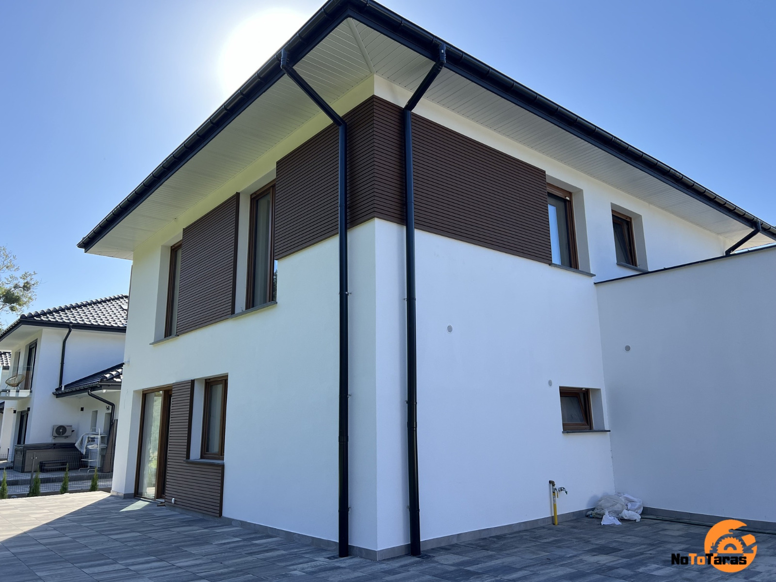 Premium Teak Fassadenlamellen – stilvolle Harmonie an der Fassade