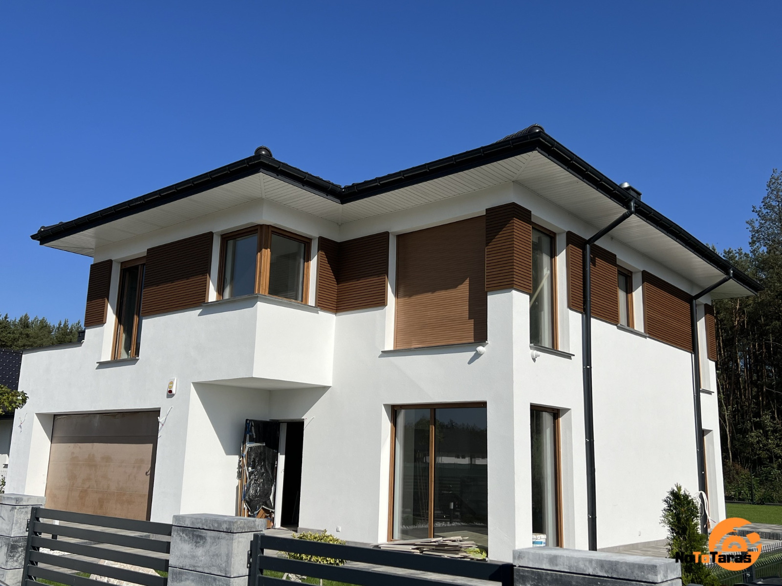 Premium Teak Fassadenlamellen – stilvolle Harmonie an der Fassade