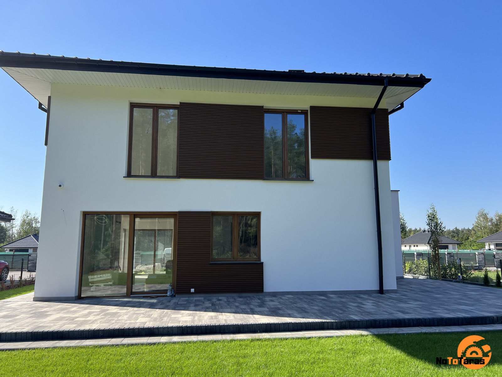 Premium Teak Fassadenlamellen – stilvolle Harmonie an der Fassade