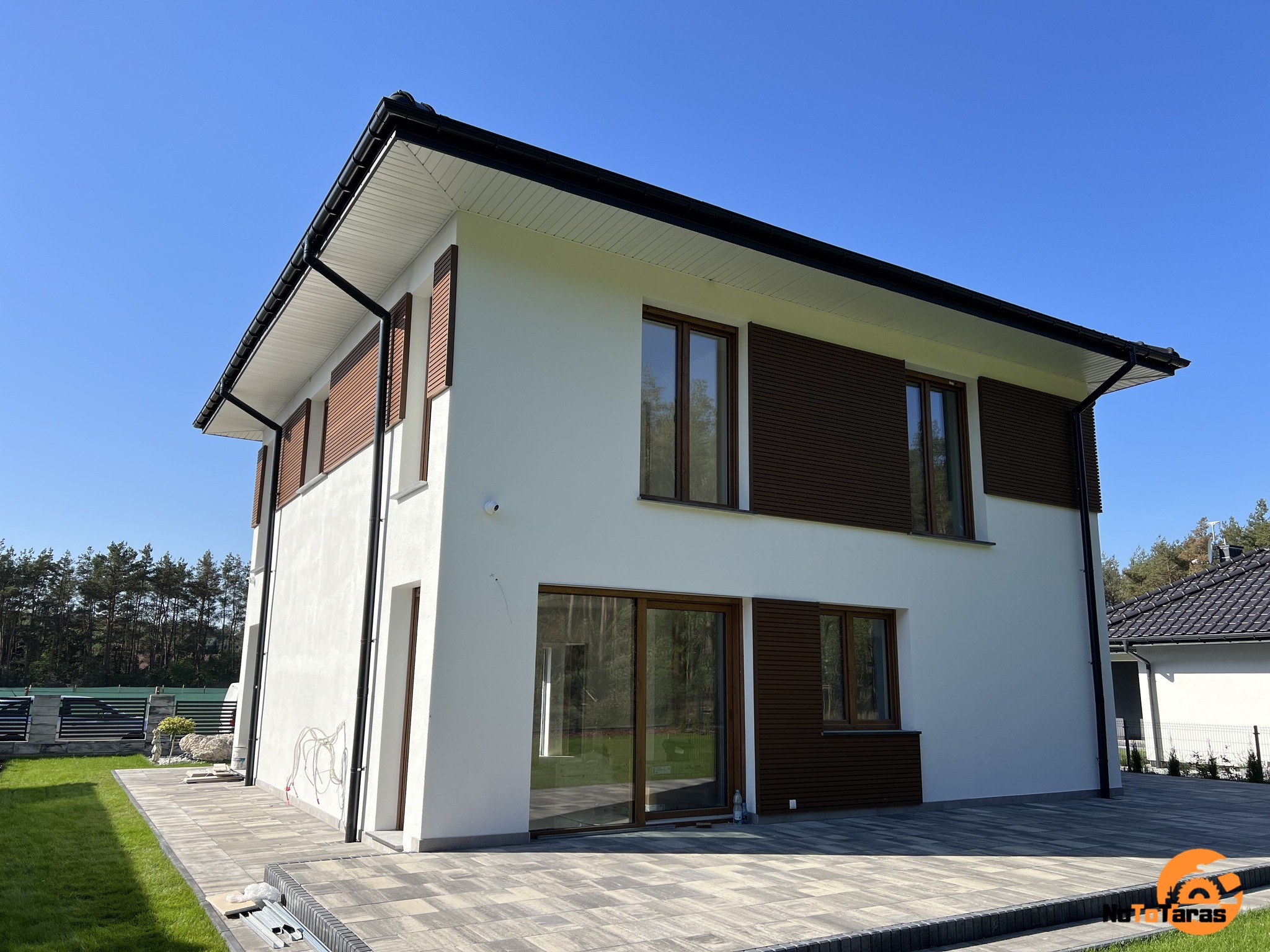 Premium Teak Fassadenlamellen – stilvolle Harmonie an der Fassade