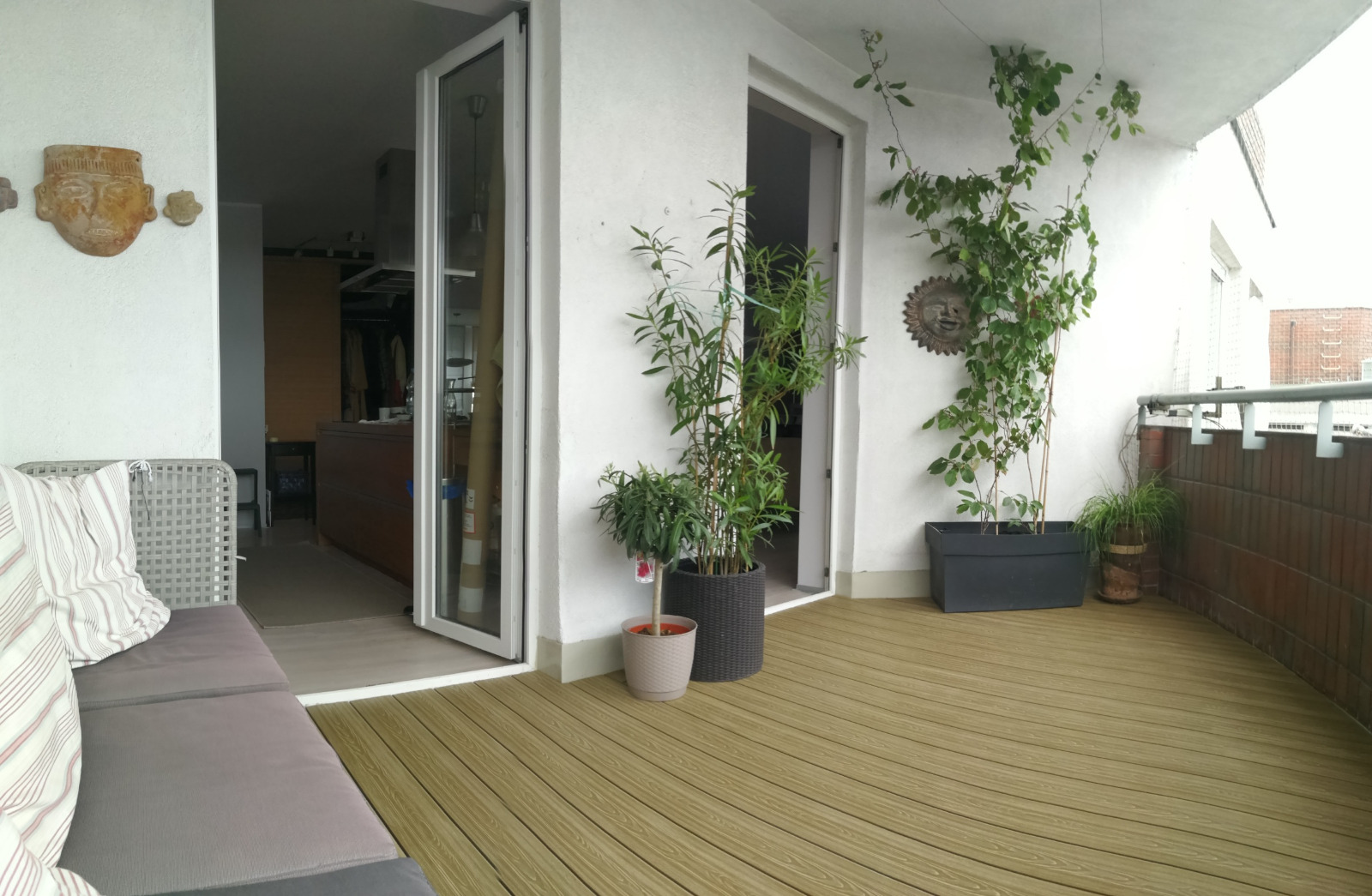 Honey Teak 3D Balkon – Harmonie im urbanen Raum