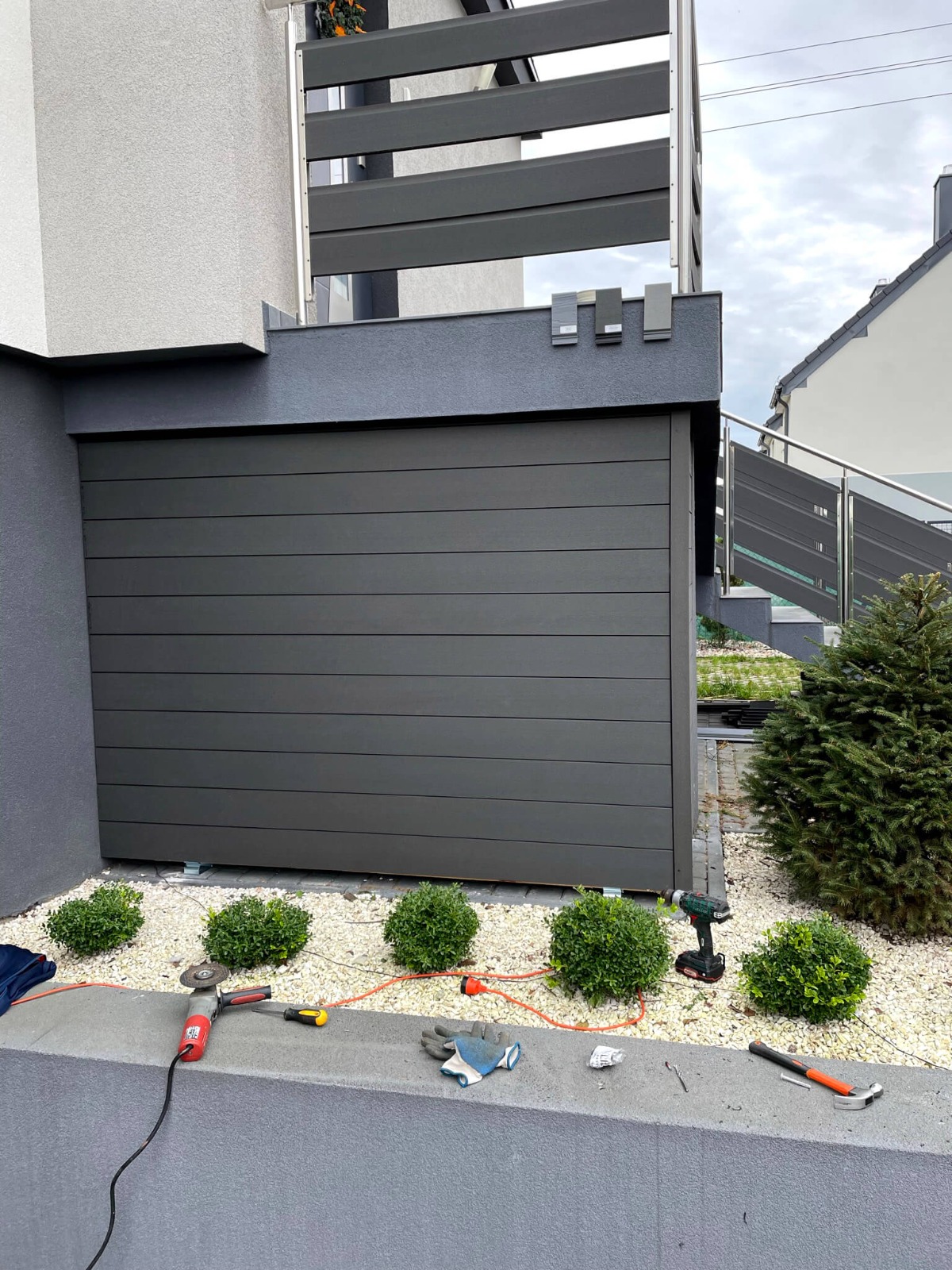 Fassadenverlegung von WPC dielen Standard Anthrazit