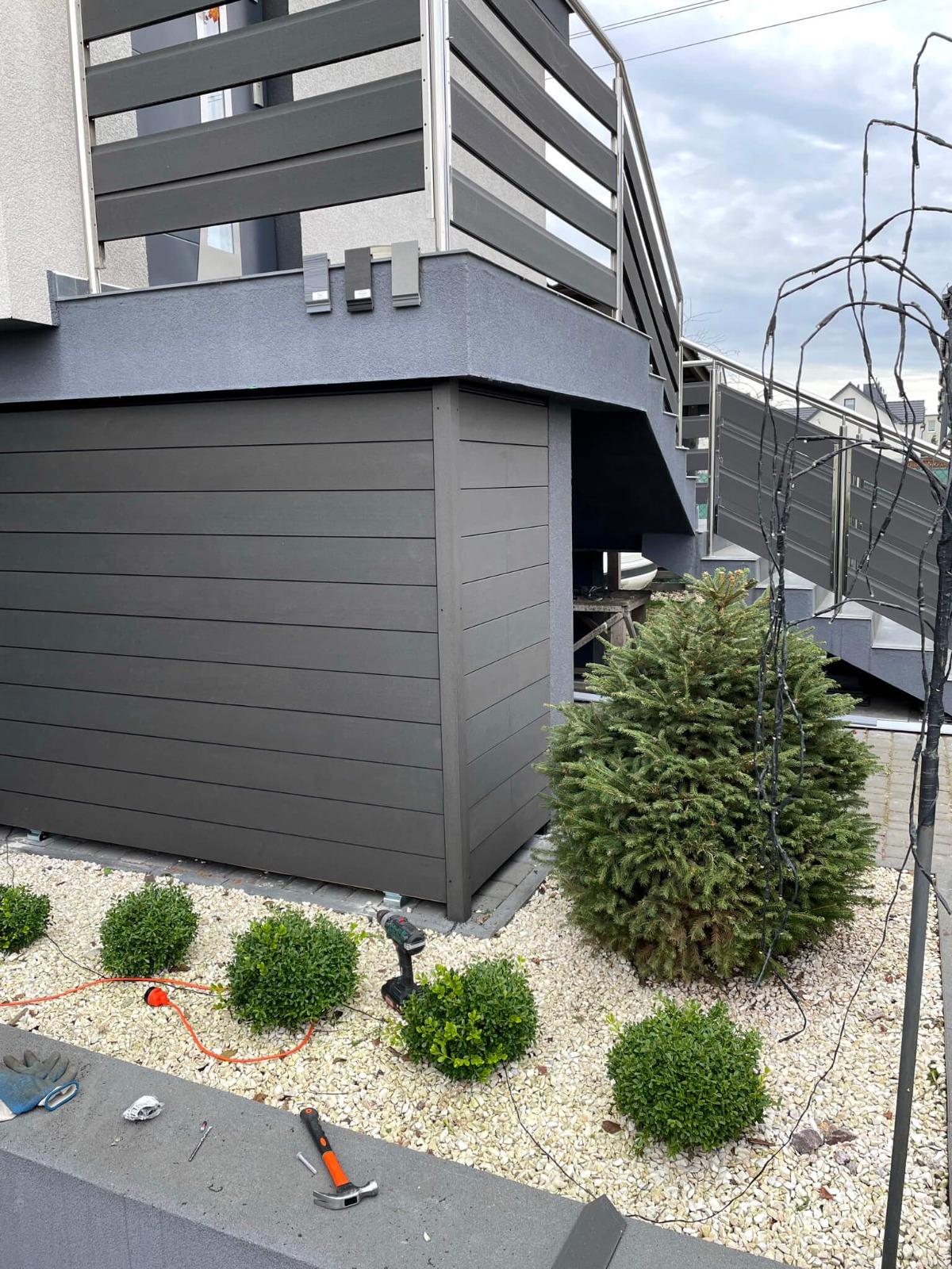 Fassadenverlegung von WPC dielen Standard Anthrazit