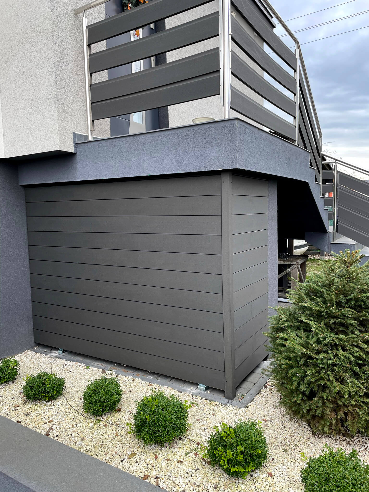 Fassadenverlegung von WPC dielen Standard Anthrazit