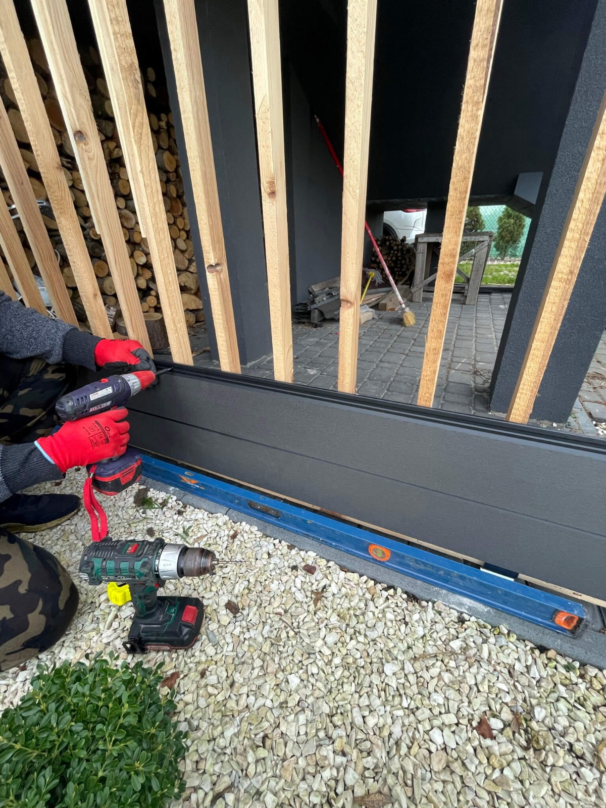 Fassadenverlegung von WPC dielen Standard Anthrazit