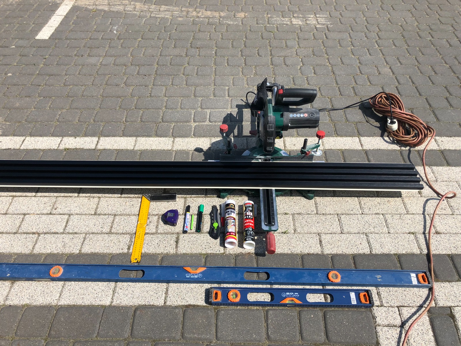 Einbau von Wandlamellen für den Innenbereich - Dekorative Wandlamellen Satin Black&White