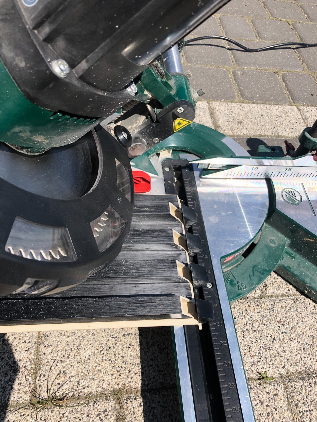 Einbau von Wandlamellen für den Innenbereich - Dekorative Wandlamellen Satin Black&White