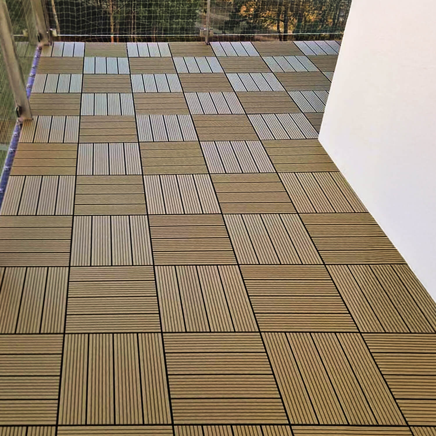 Praktischer Balkon mit Terrassenfliesen Honey Teak
