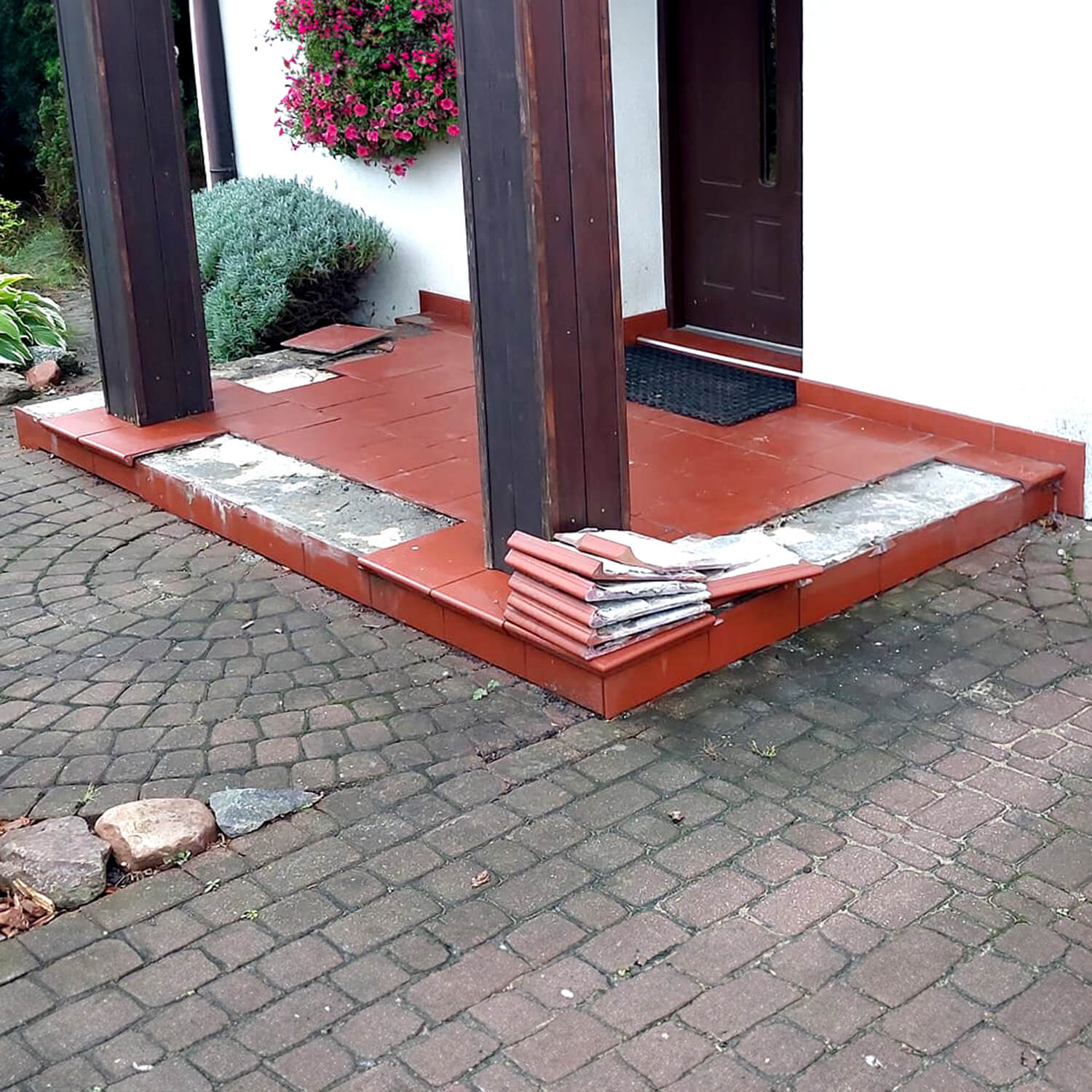 Komplette Terrassenverwandlung mit WPC-Terrassendielen Premium Redwood