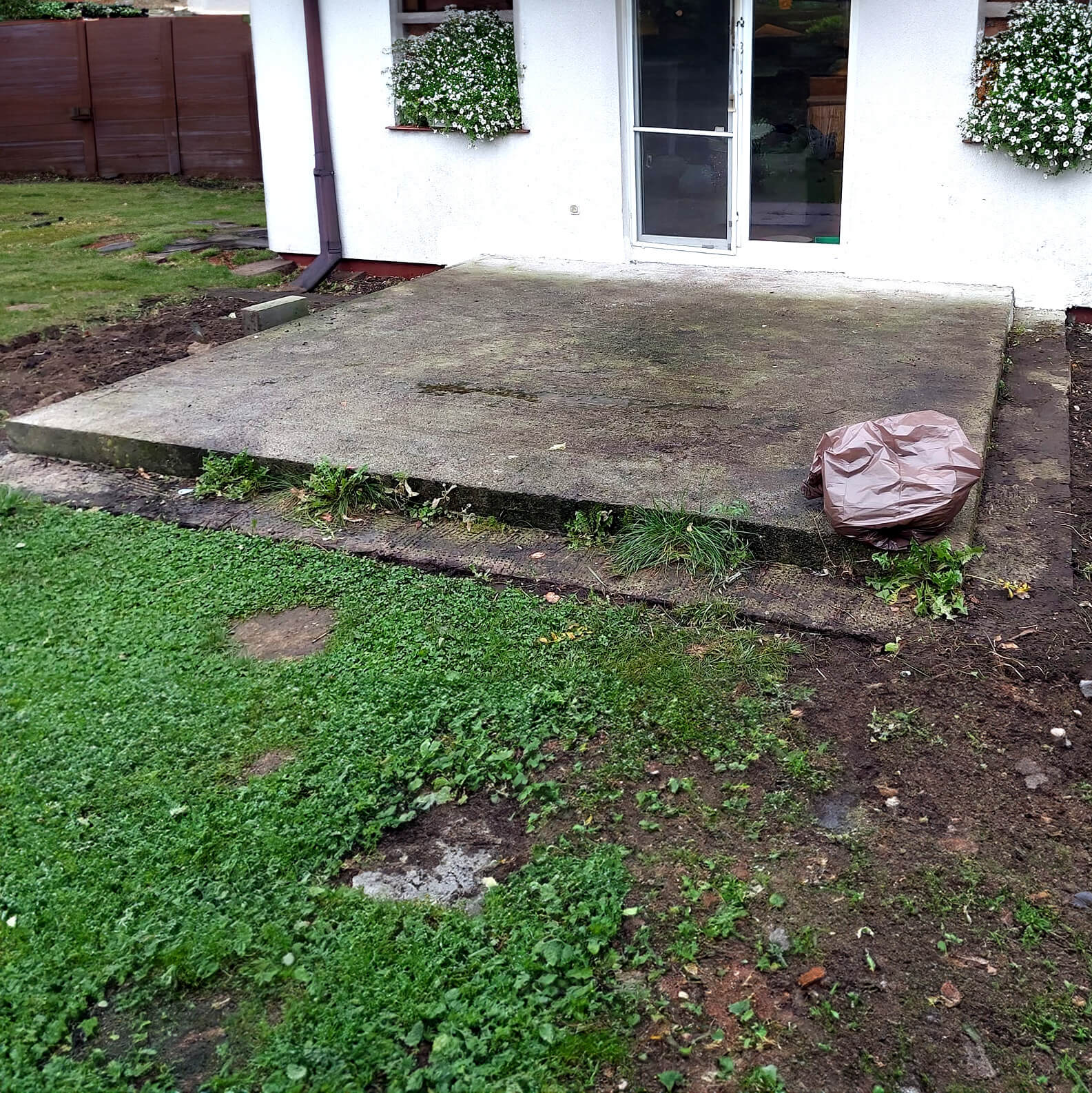 Komplette Terrassenverwandlung mit WPC-Terrassendielen Premium Redwood