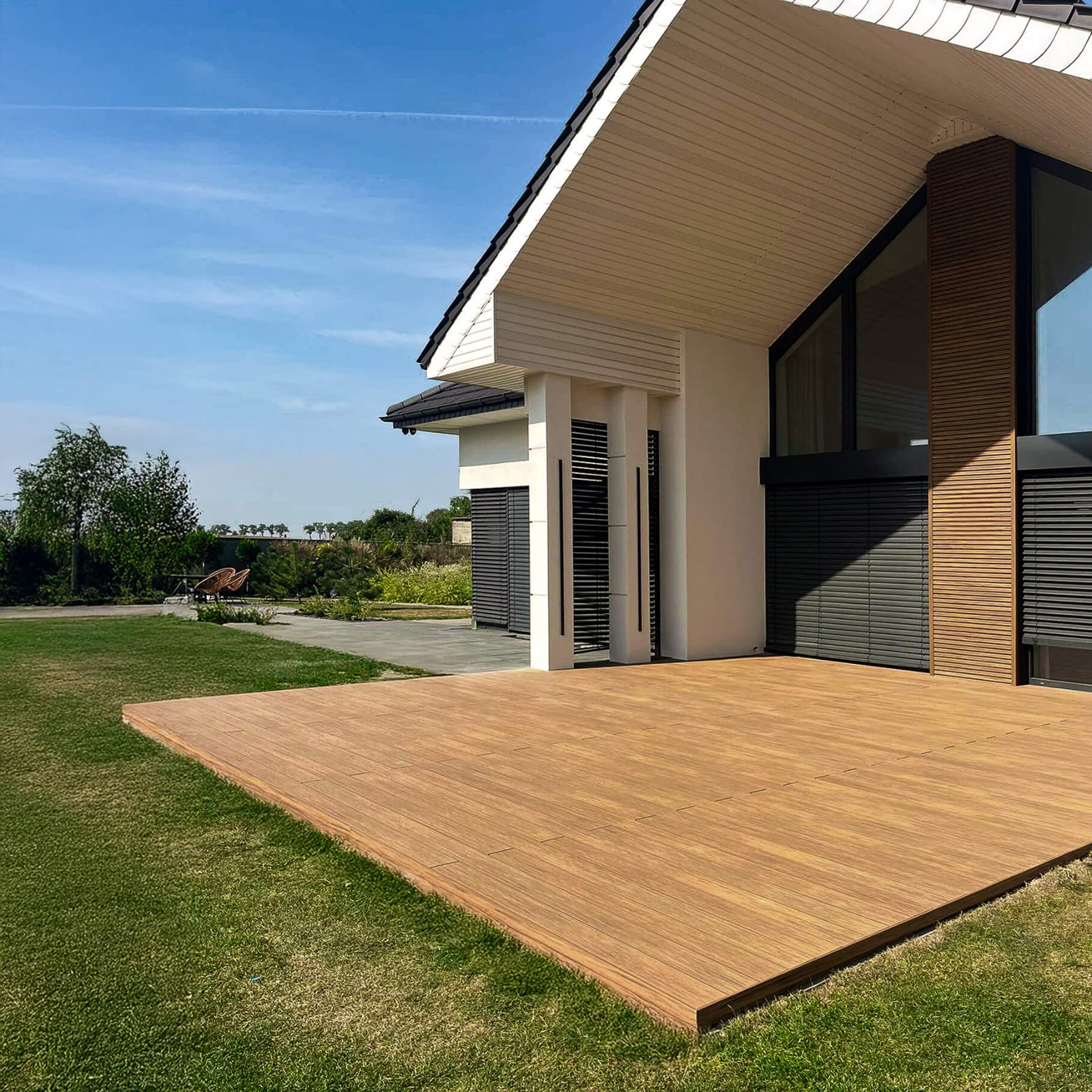 Terrasse und Fassade aus WPC-Dielen Winchester Oak – moderne stilistische Einheit