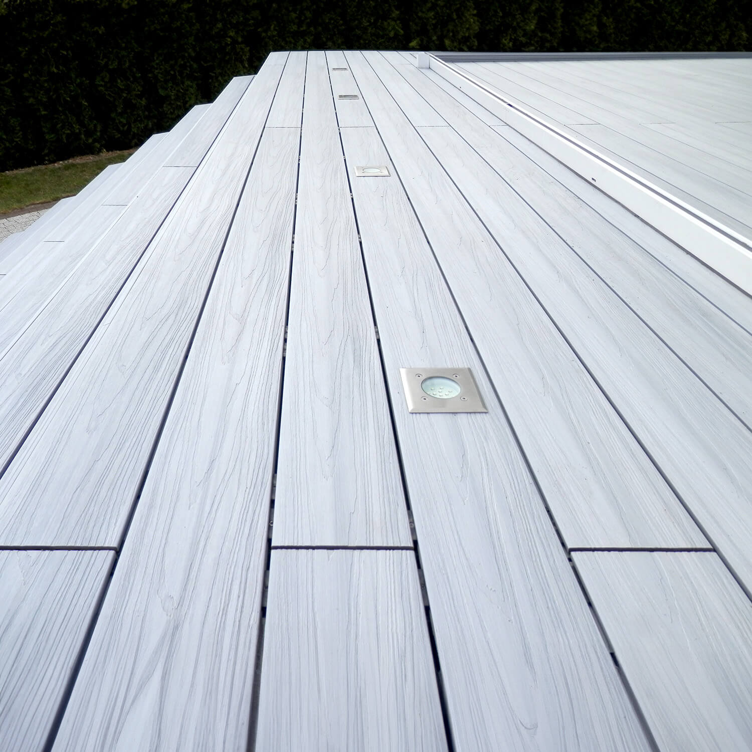 Terrasse aus Verbunddielen Solid Light Grey – Wow-Effekt garantiert