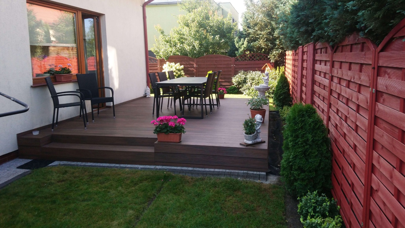 Terrasse aus WPC Terrassendielen Premium Redwood