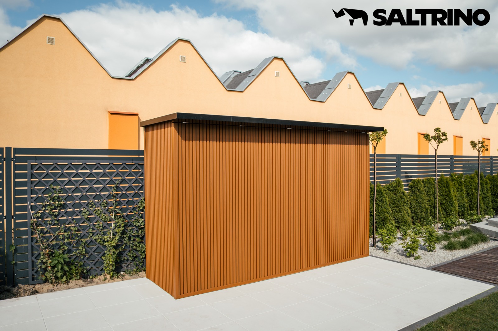 Moderne Außenküche mit Premium Teak Verbund-Lamellen