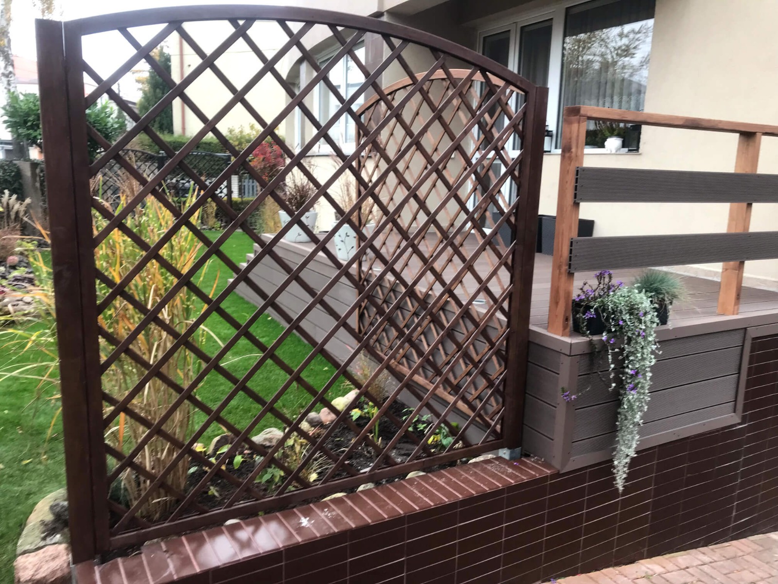 Treppe aus Standard WPC-Terrassendiele in Braun