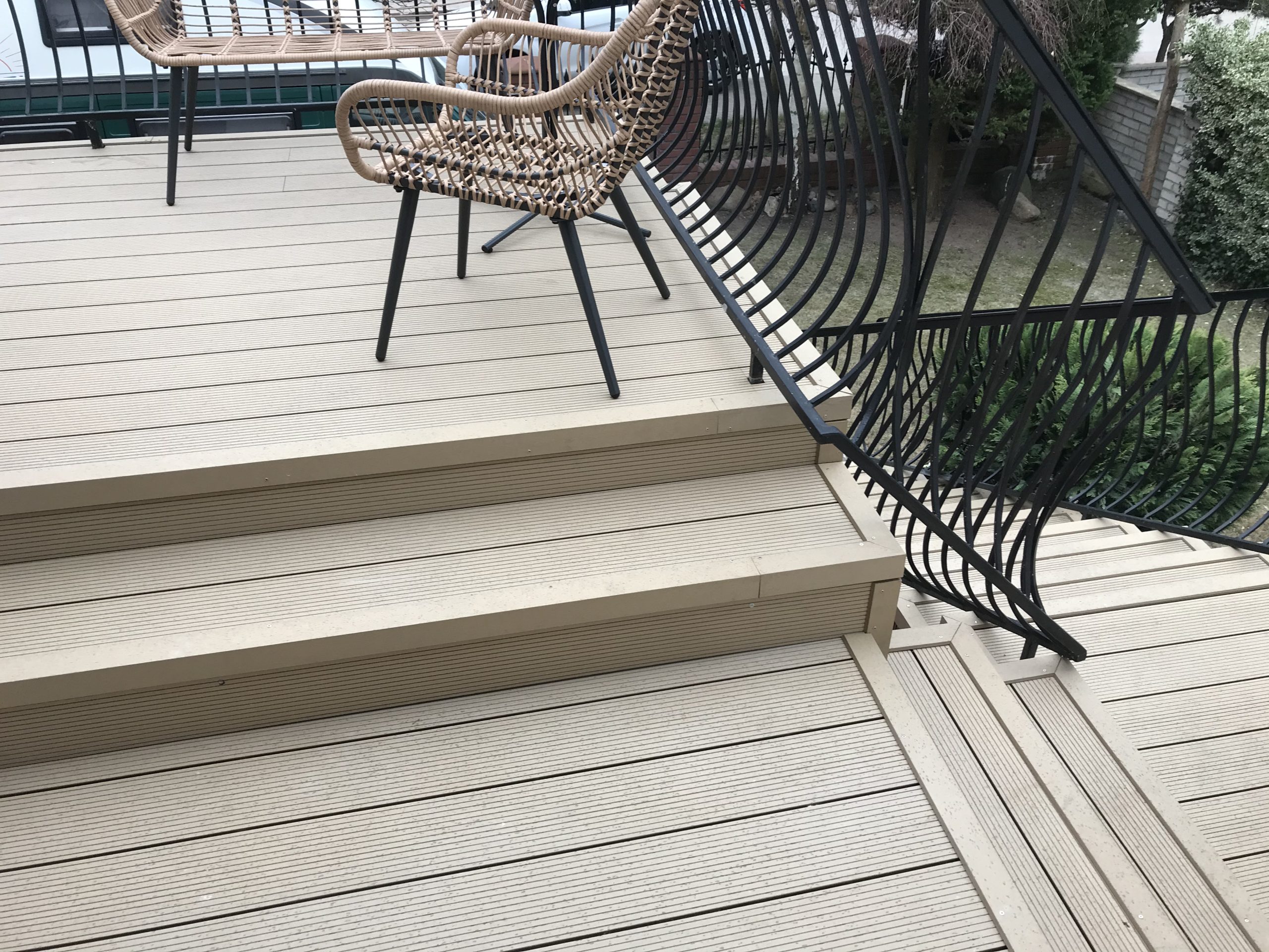 Treppen aus Verbundmaterial Standard Honig-Teak – ein sicherer und stilvoller Übergang