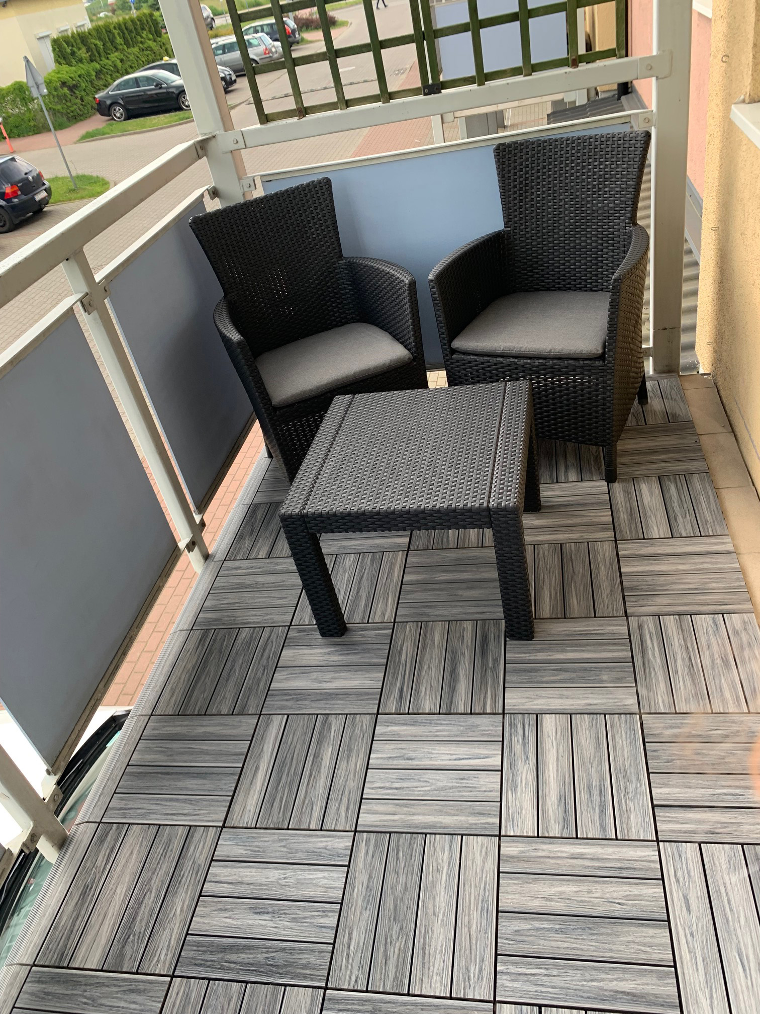 Balkon mit Terrassenfliesen Premium Gray