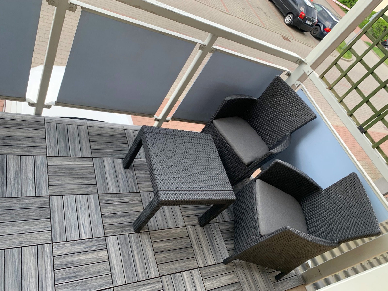 Balkon mit Terrassenfliesen Premium Gray