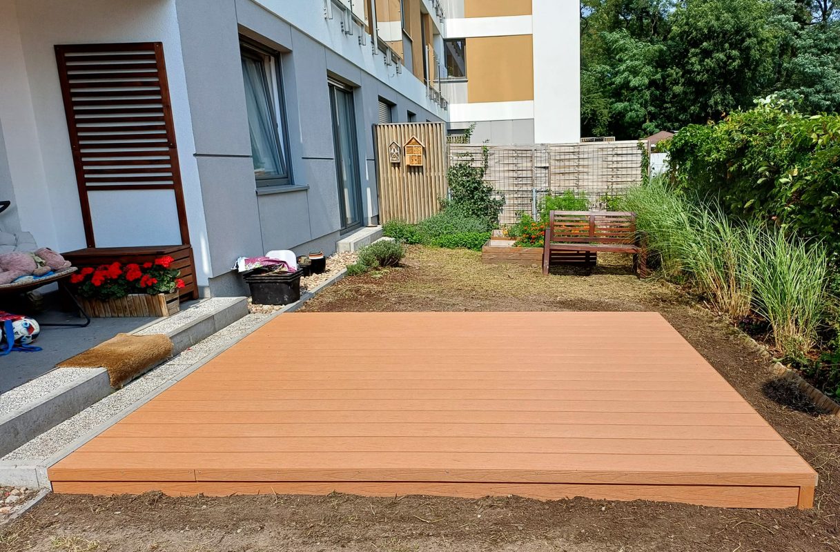 Kleine Terrasse aus Verbunddielen Premium Cotto